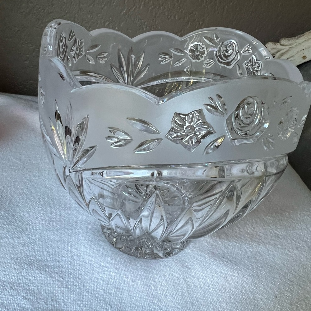 Oneida Southern Garden Crystal Potpourri/Candy Bowl, lead crystal - Picture 6 of 8